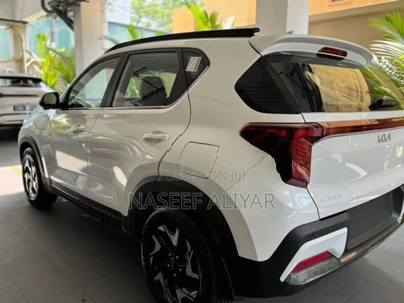 Kia Sonet GTX Plus Pearl white 2026