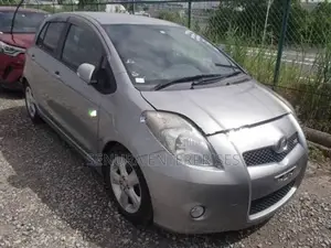 Toyota Vitz SCP90 Alternator