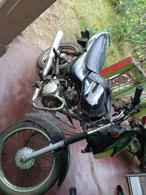 Bajaj CT100 2015
