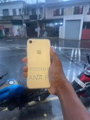 Apple iPhone 7 (Used)