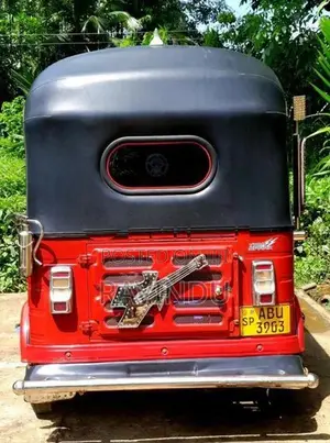 Bajaj RE 1 2019
