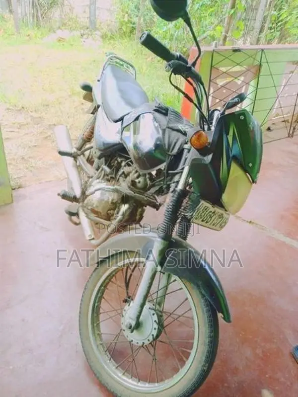 Bajaj CT100 2015
