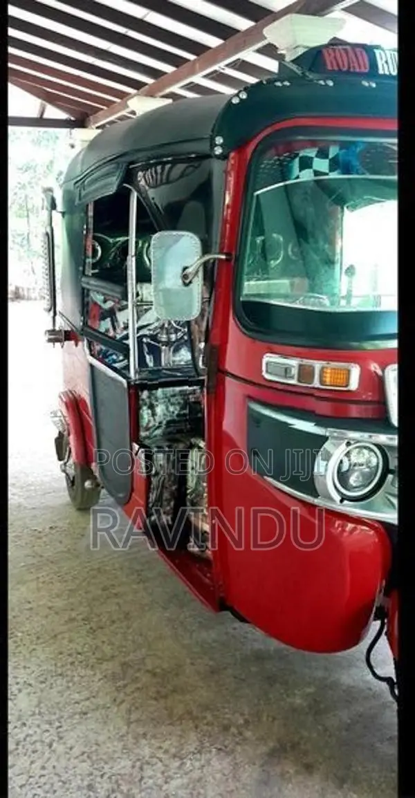 Bajaj RE 1 2019