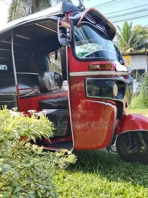 Bajaj RE 2015