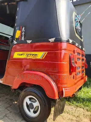 Bajaj RE 2015