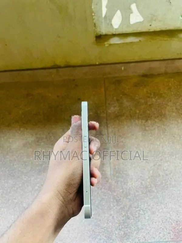 Apple iPhone 13 (Used)