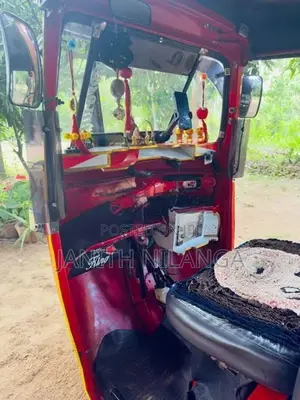 Bajaj RE 2004