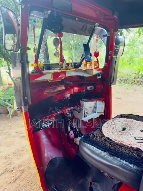 Bajaj RE 2004