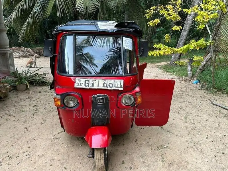 Bajaj RE 2000