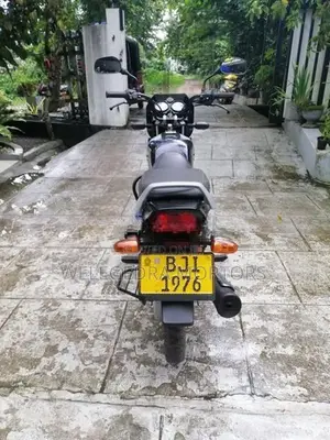 Bajaj CT100 2024