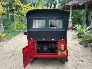 Bajaj RE 2000
