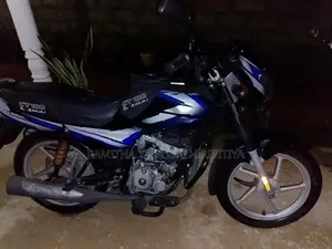 Bajaj CT100 2025