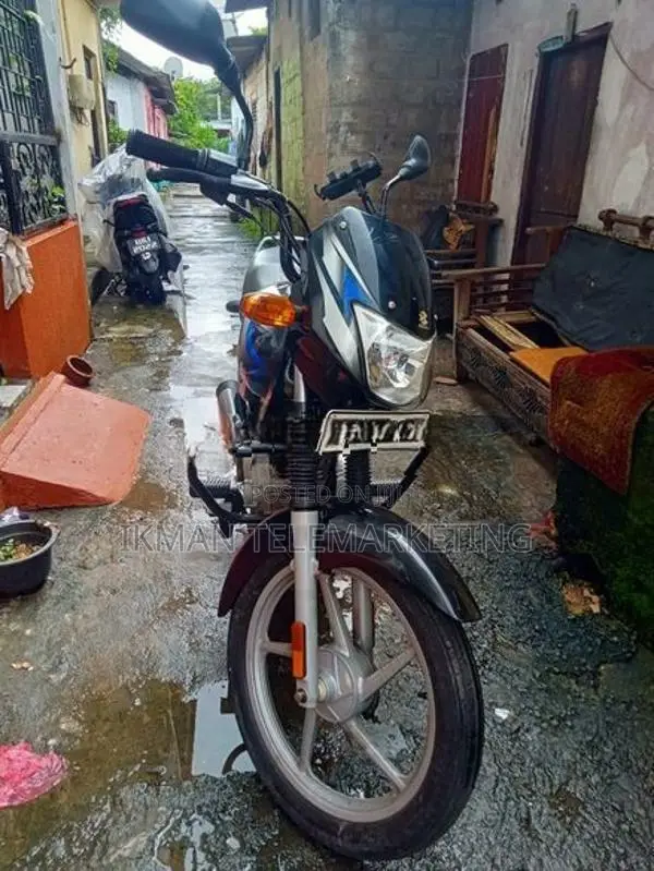 Bajaj CT100 ES 2023