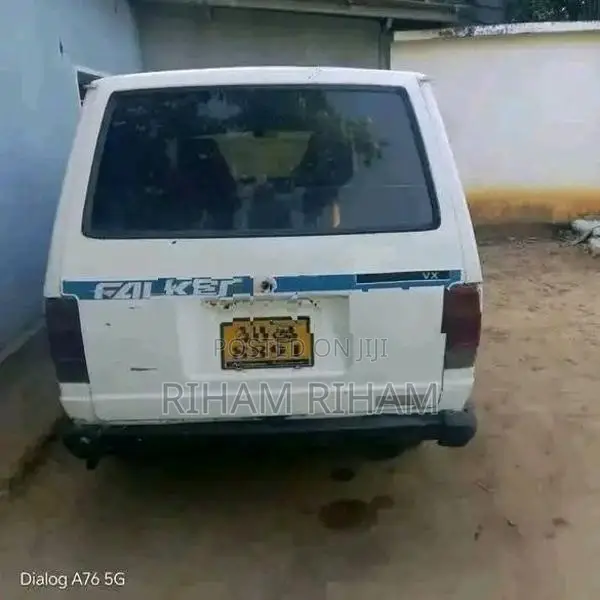 Nissan Vanette 1985