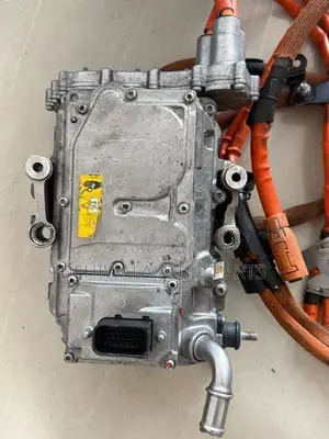 Mercedes Benz E 200 Hybrid inverter