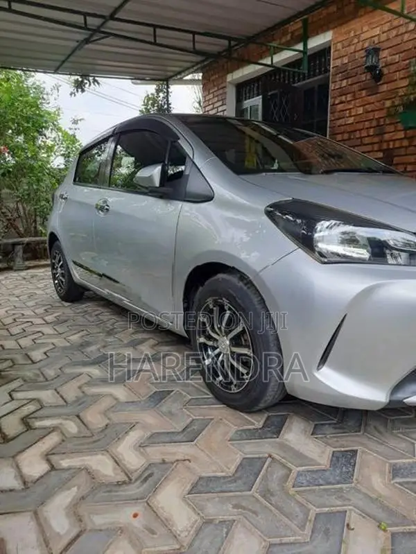 Toyota Vitz 2015