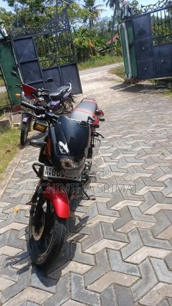 Bajaj Pulsar 150 2015