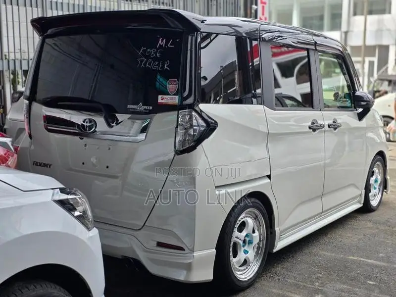 Toyota Roomy Custom GT 2024