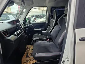 Toyota Roomy Custom GT 2024