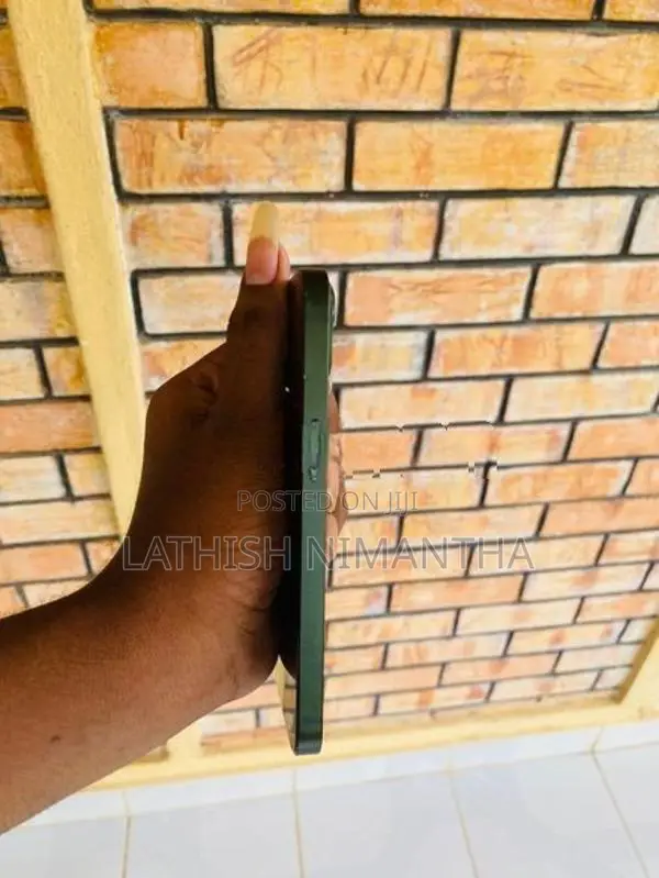 Apple iPhone 13 (Used)