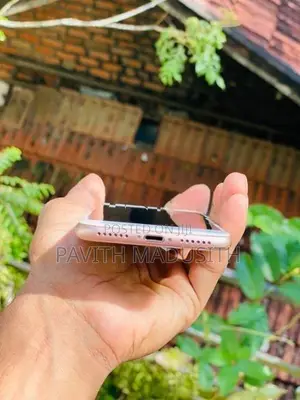 Apple iPhone 8 (Used)