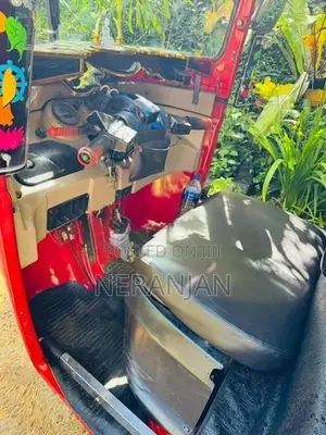 Bajaj RE 2016