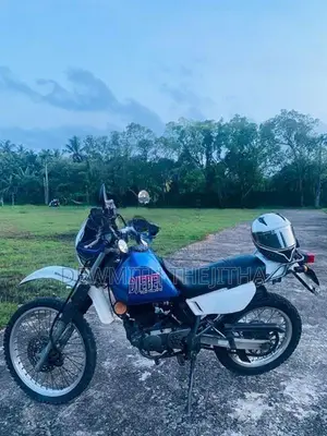 Suzuki Djebel 2004