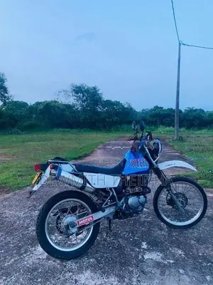 Suzuki Djebel 2004
