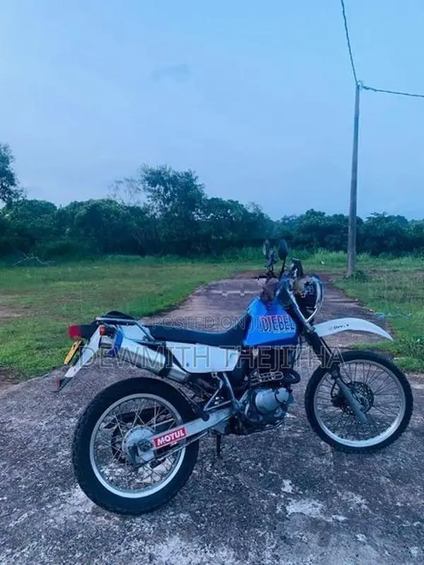 Suzuki Djebel 2004
