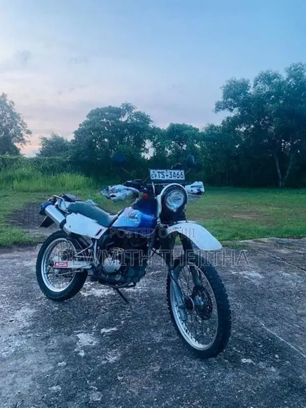 Suzuki Djebel 2004