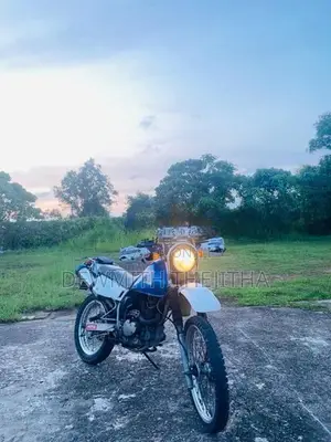 Suzuki Djebel 2004