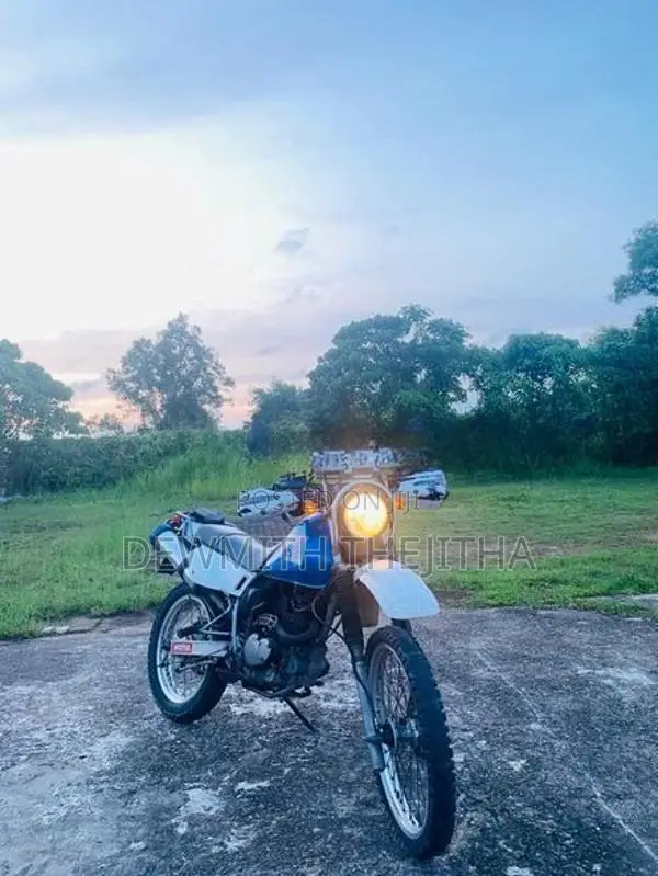 Suzuki Djebel 2004