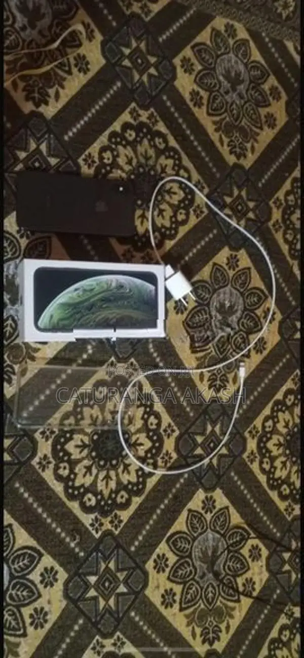 Apple iPhone XS (Used)