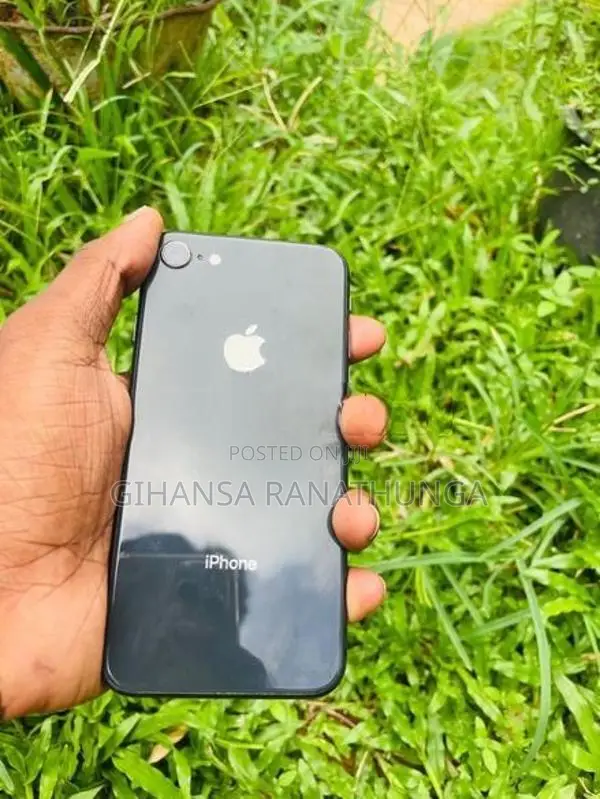Apple iPhone 8 (Used)