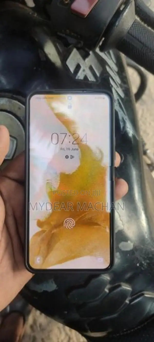 Samsung Galaxy S22 (Used)