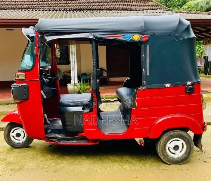 Bajaj RE 2019