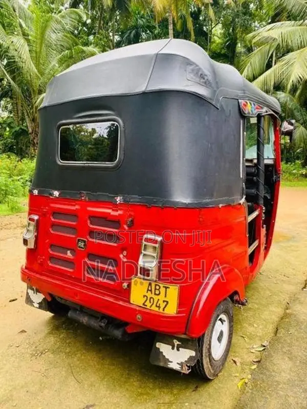 Bajaj RE 2019