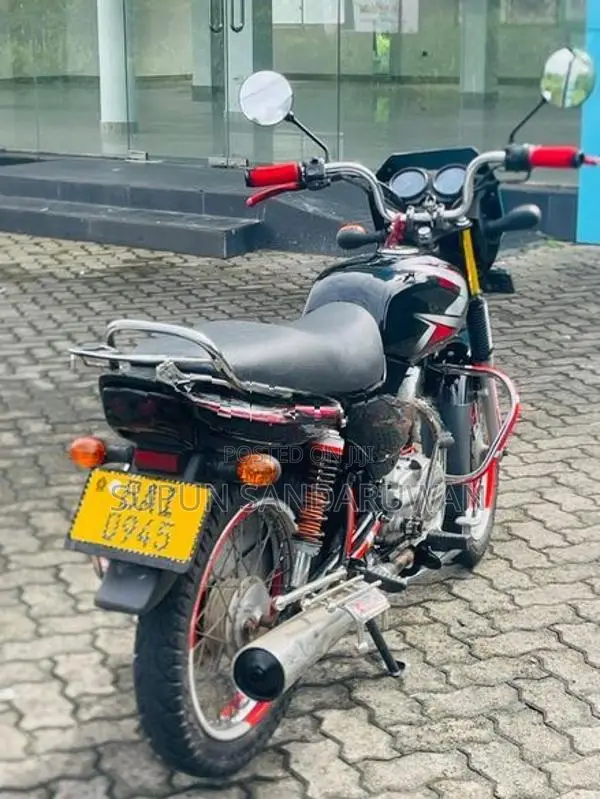 Bajaj CT100 2013