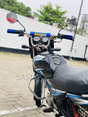 Bajaj CT100 2012
