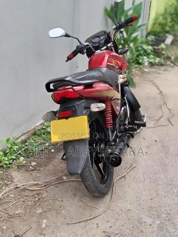 Mahindra Centuro rockstar 2017