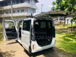 Honda N-Box Custom 2023