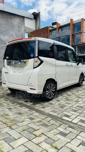 Toyota Roomy Custom GT 2023
