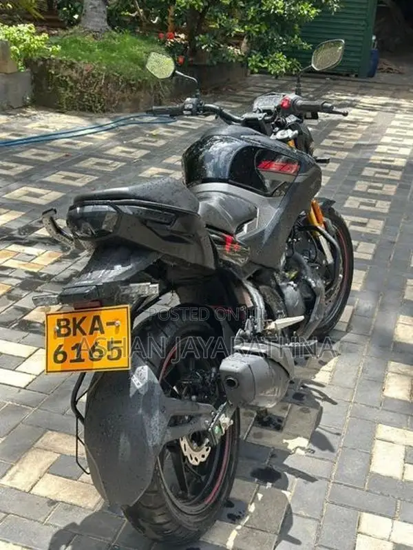 Hero Hunk 160R 2025
