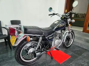 Suzuki GN 125 2017