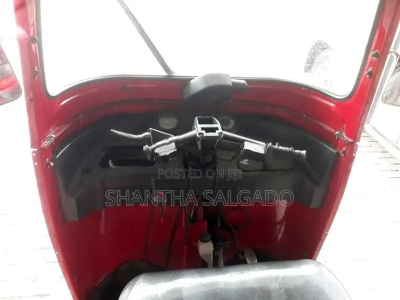Bajaj RE 2011