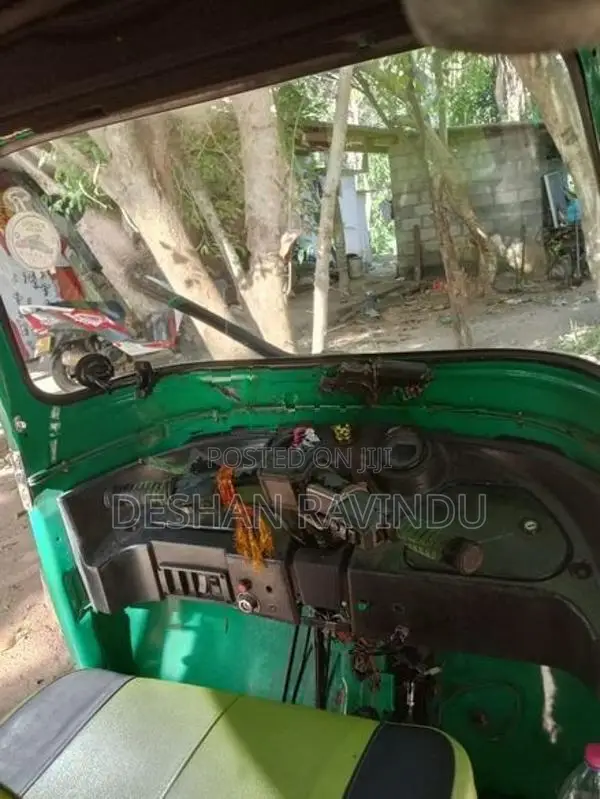 Bajaj RE 2013