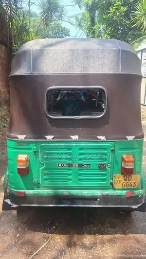 Bajaj RE threweel 2000