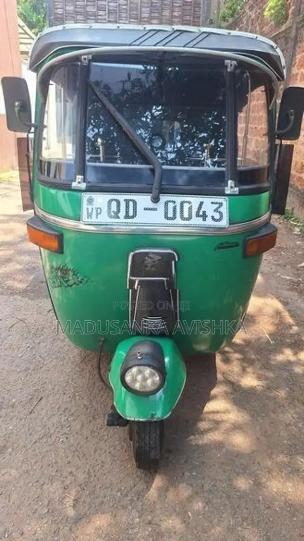 Bajaj RE threweel 2000