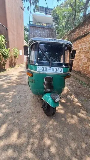 Bajaj RE threweel 2000
