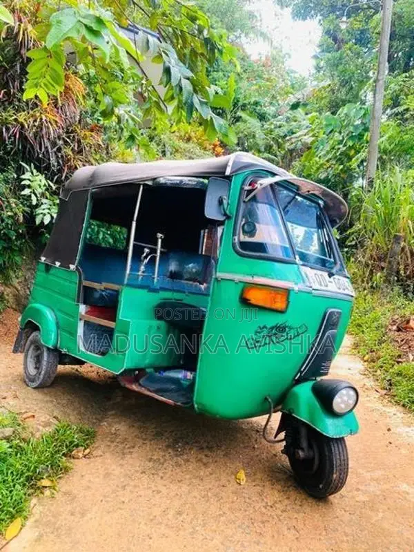 Bajaj RE threweel 2000